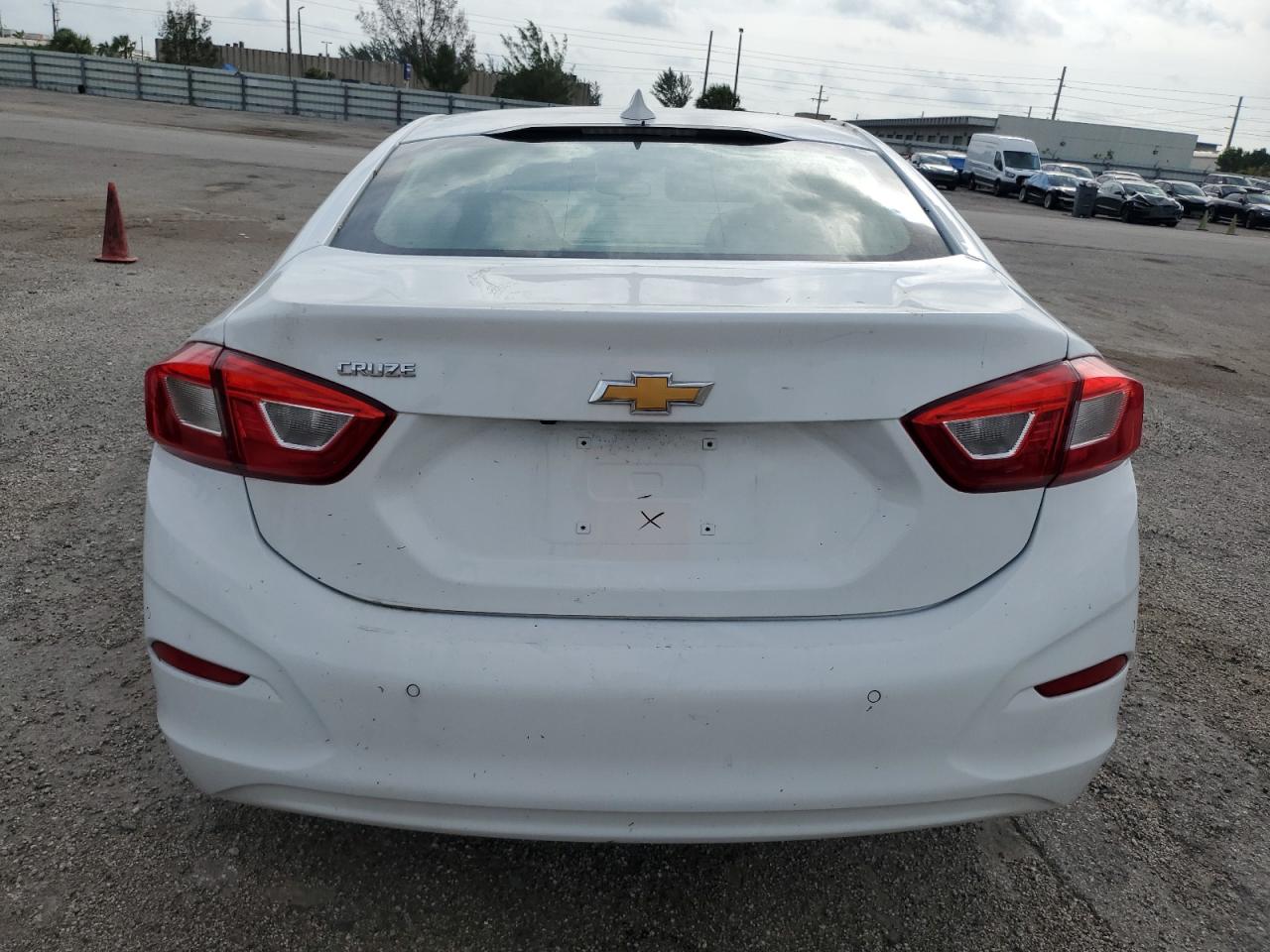 2019 Chevrolet Cruze Lt VIN: 1G1BE5SM4K7113458 Lot: 72450844