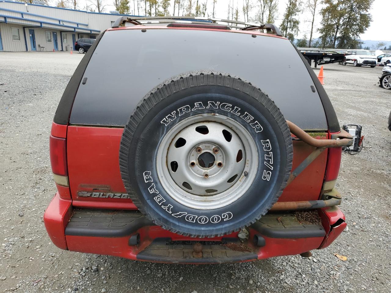 2000 Chevrolet Blazer VIN: 1GNCT18W5YK210040 Lot: 73253404