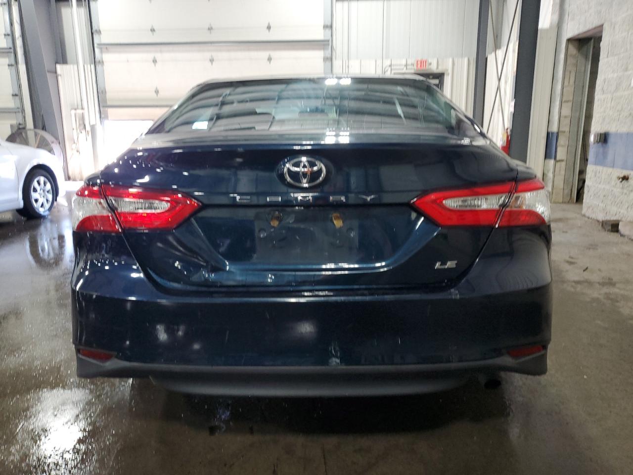 4T1B11HK2JU601076 2018 Toyota Camry L