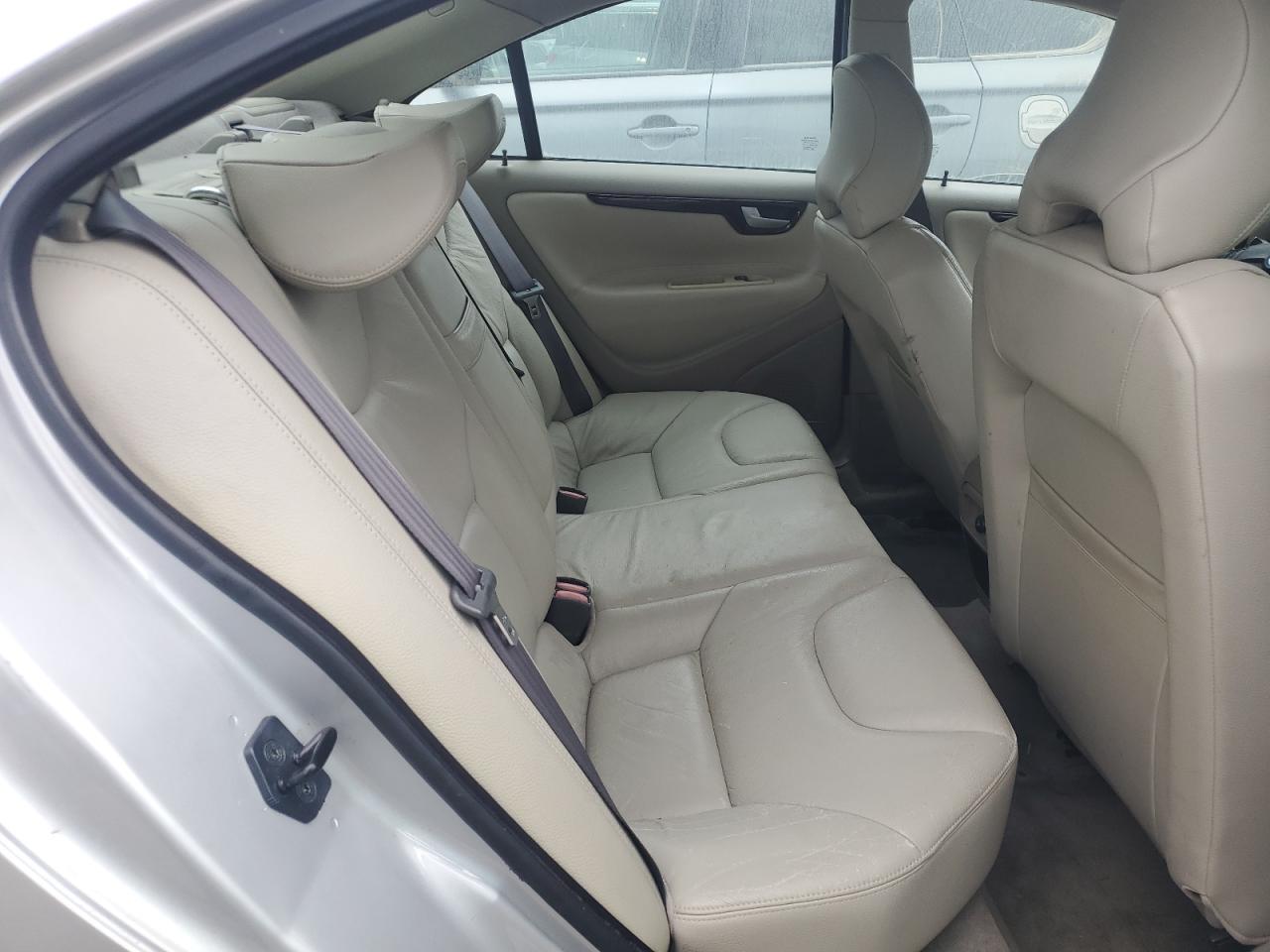 2004 Volvo S60 2.5T VIN: YV1RS59V042388817 Lot: 70851984