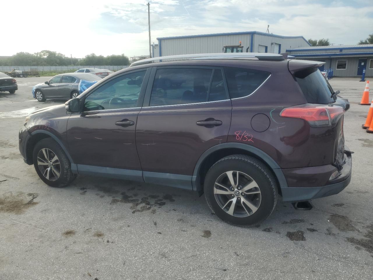 2T3WFREVXGW275480 2016 TOYOTA RAV 4 - Image 2