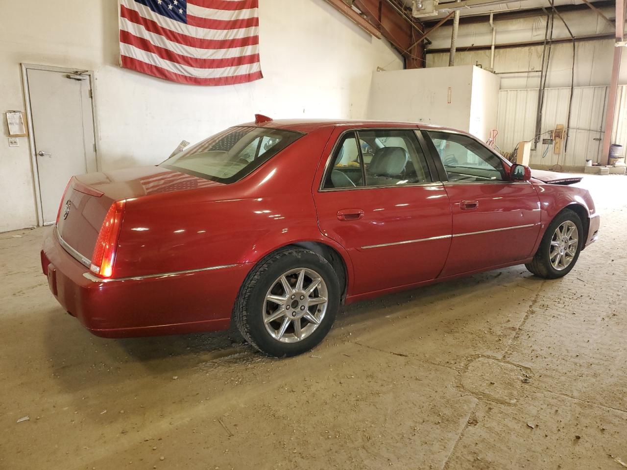 2010 Cadillac DTS - Image 3
