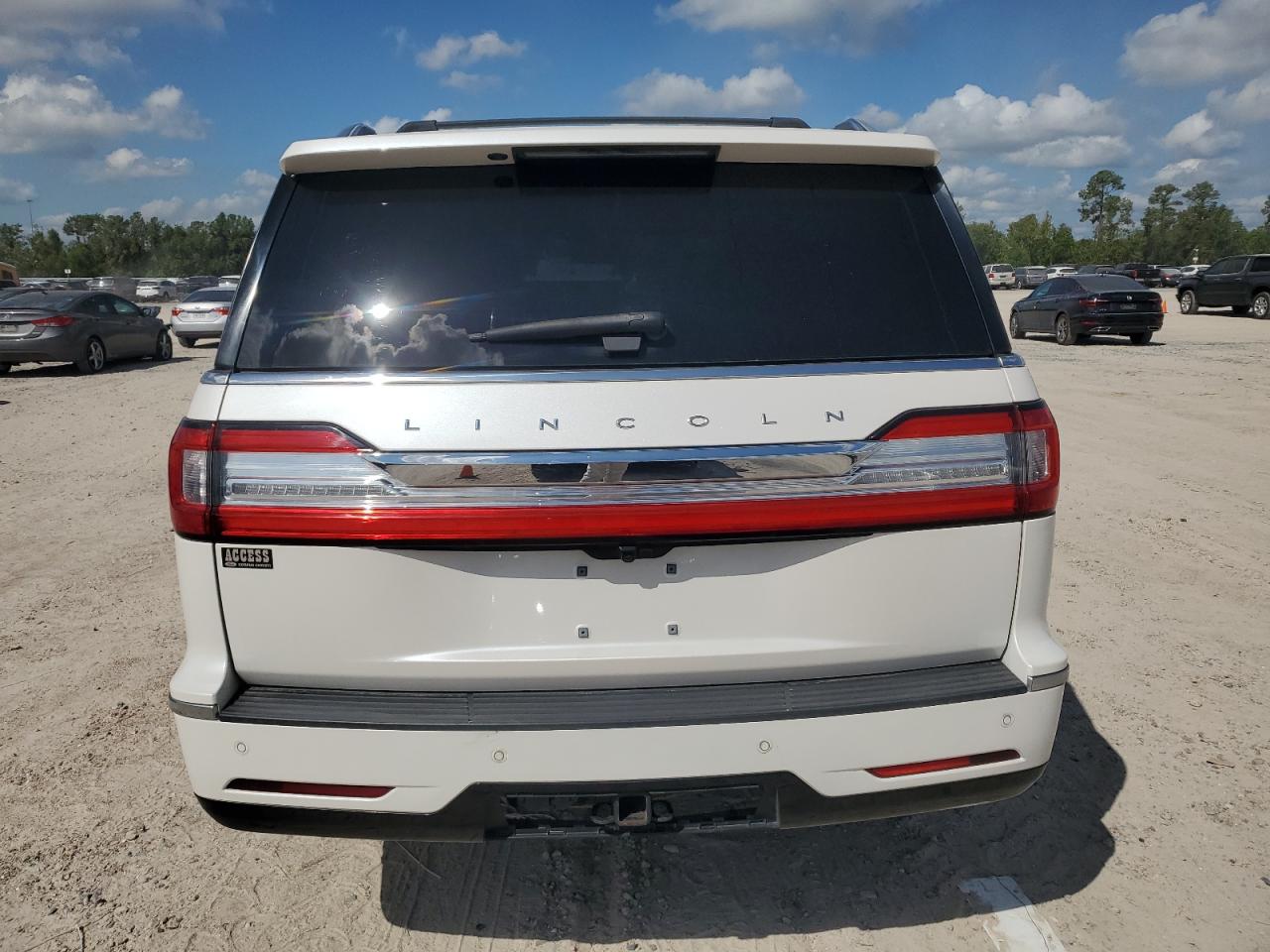 5LMJJ3LT9KEL16780 2019 Lincoln Navigator L Reserve