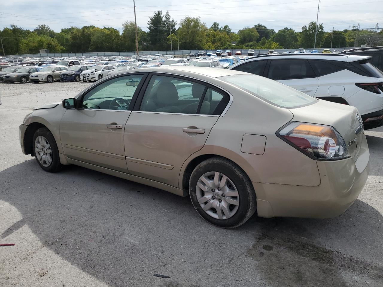 2009 Nissan Altima - Image 2
