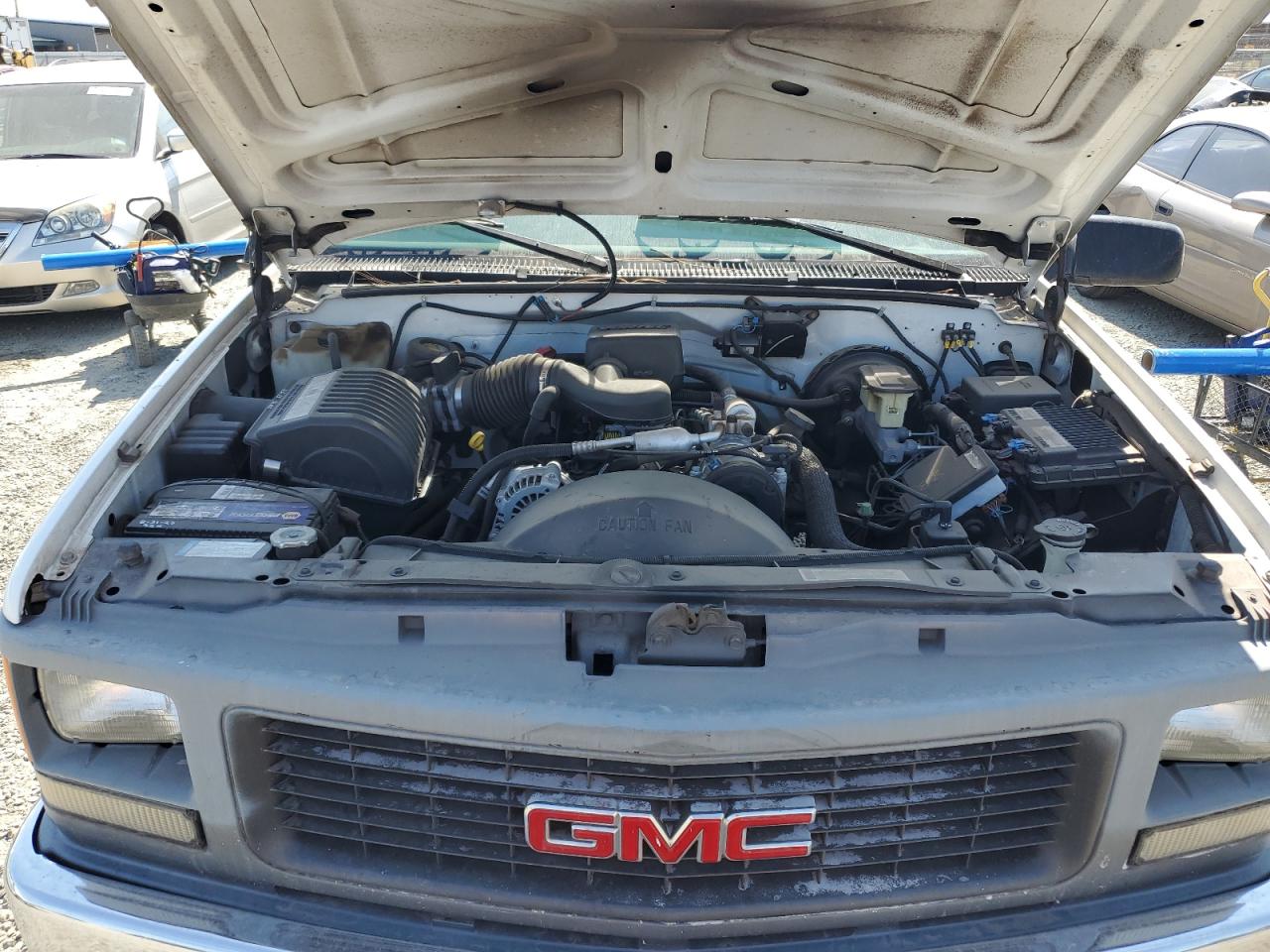 1GTGC24R8YF508560 2000 GMC Sierra C2500