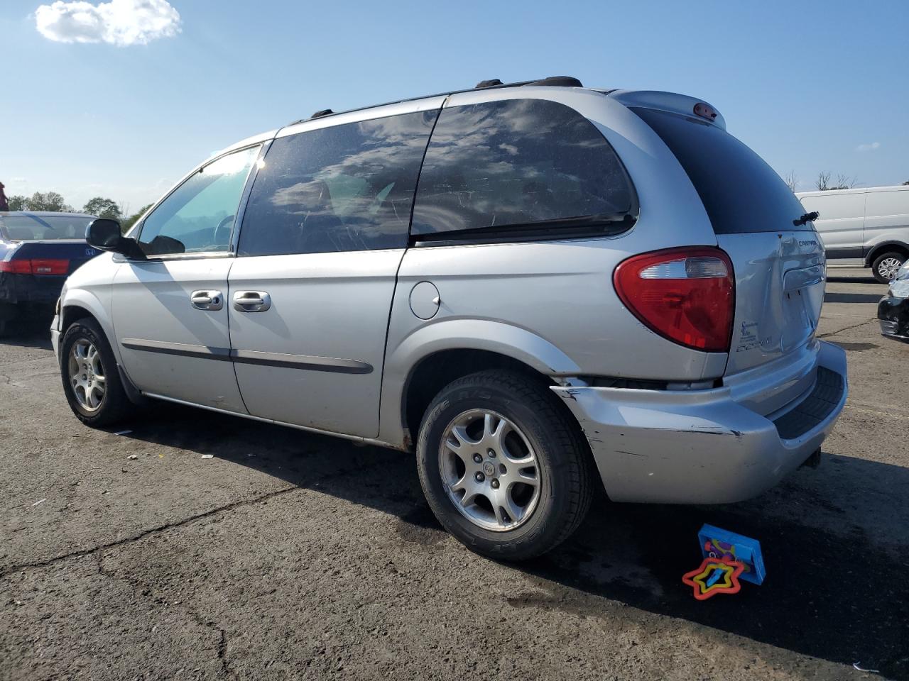 2004 Dodge Caravan - Image 2
