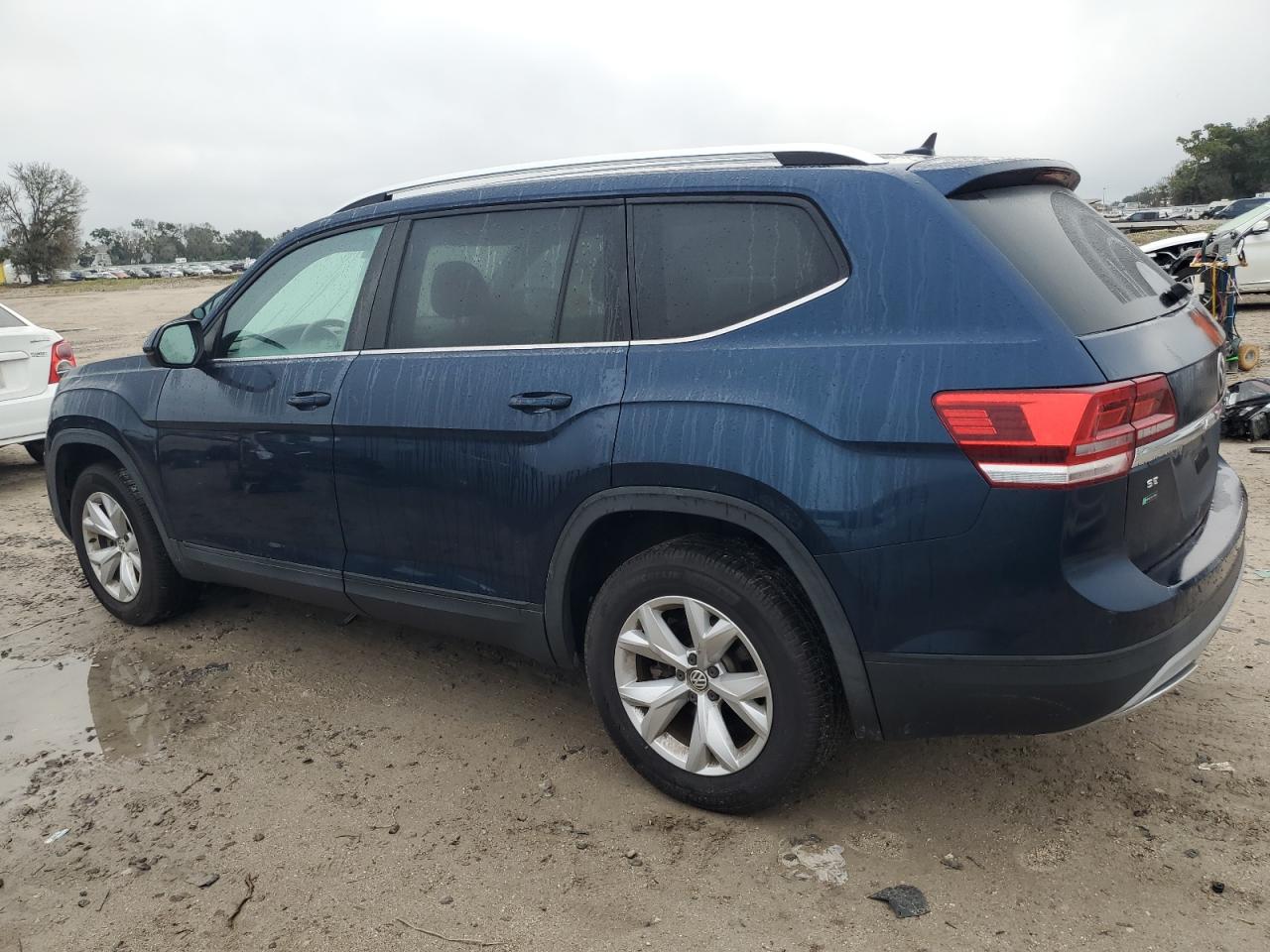 1V2CR2CA5JC569685 2018 VOLKSWAGEN ATLAS - Image 2