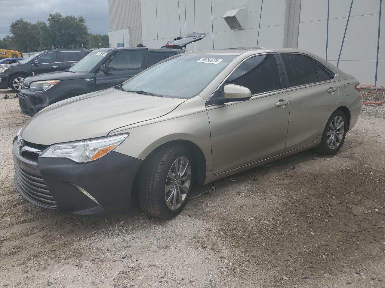 4T1BF1FK0GU554014 2016 TOYOTA CAMRY - Image 1