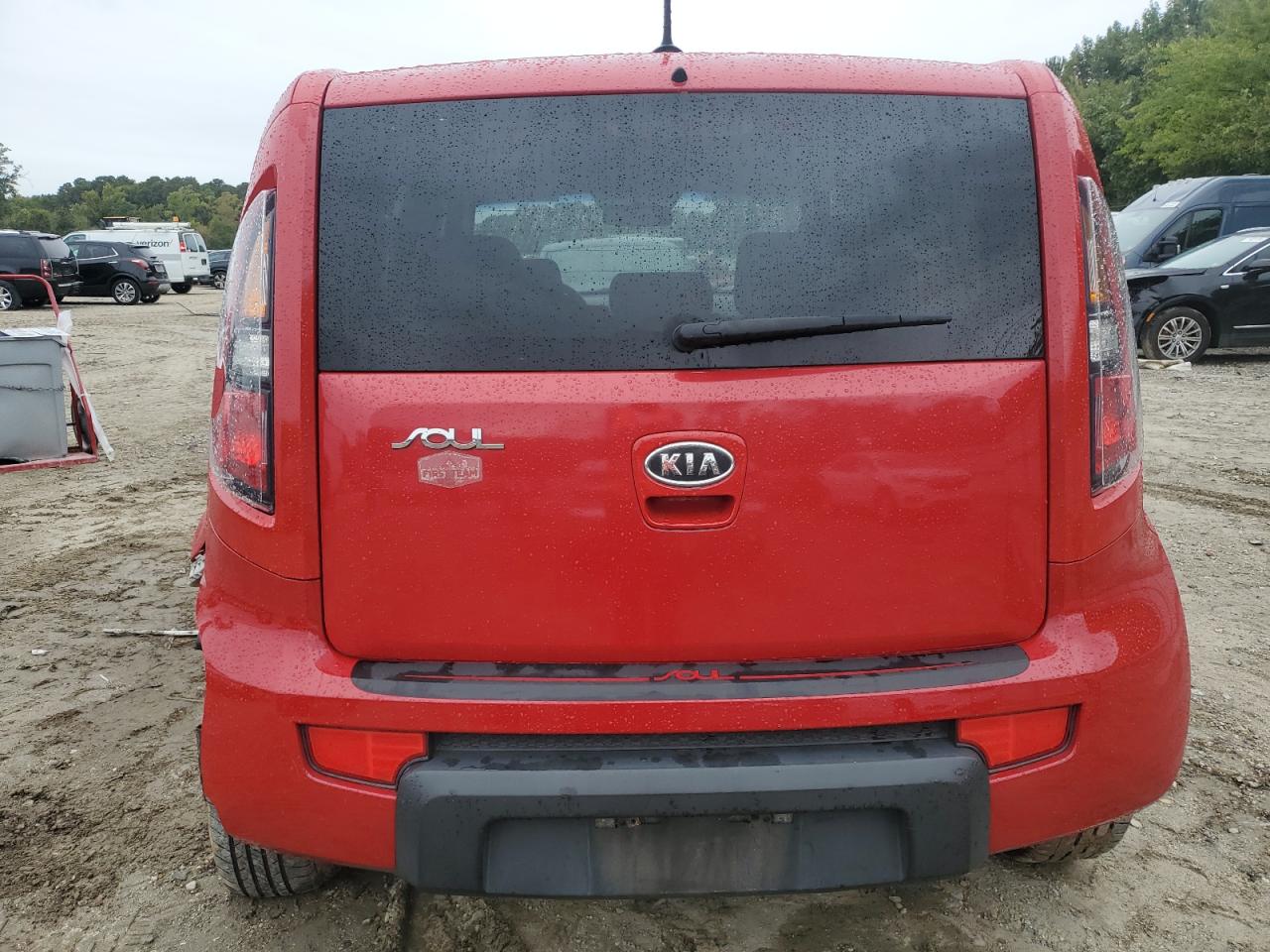 2011 Kia Soul + VIN: KNDJT2A28B7318238 Lot: 72710244