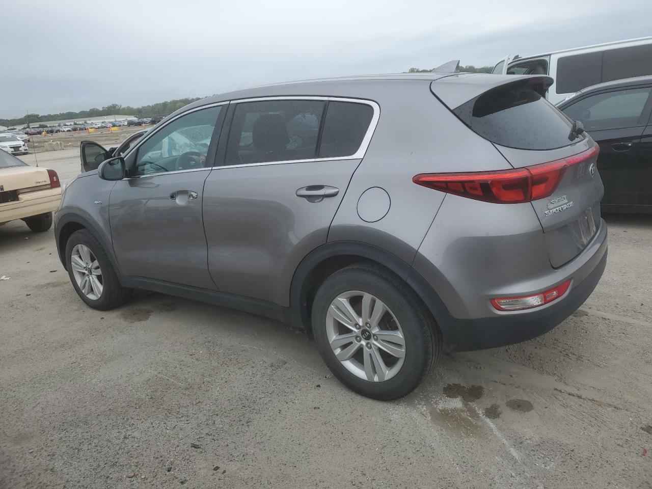 KNDPMCAC8J7453434 2018 KIA SPORTAGE - Image 2