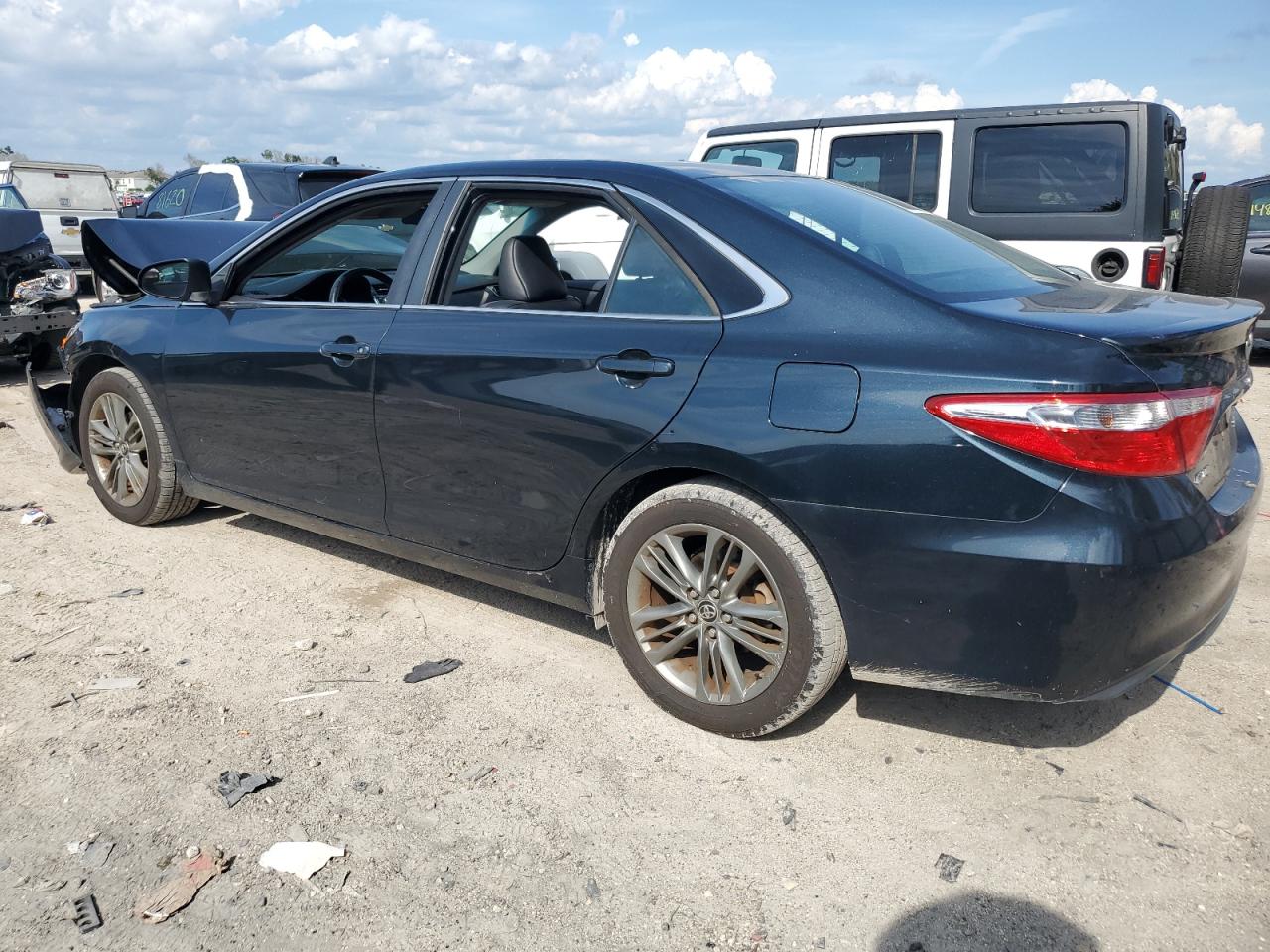 4T1BF1FK9HU274044 2017 TOYOTA CAMRY - Image 2