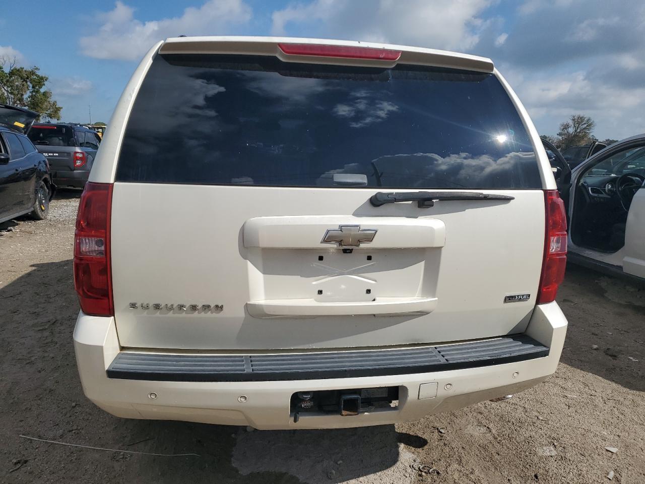 2008 Chevrolet Suburban C1500 Ls VIN: 1GNFC16088R204350 Lot: 72370144