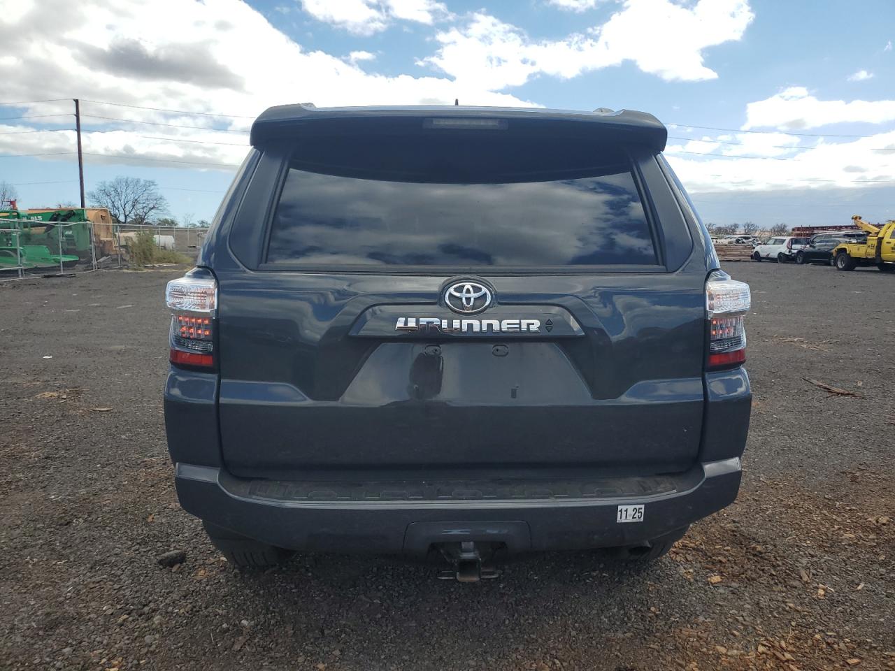 2024 Toyota 4Runner Sr5/Sr5 Premium VIN: JTEMU5JR2R6215921 Lot: 70330034