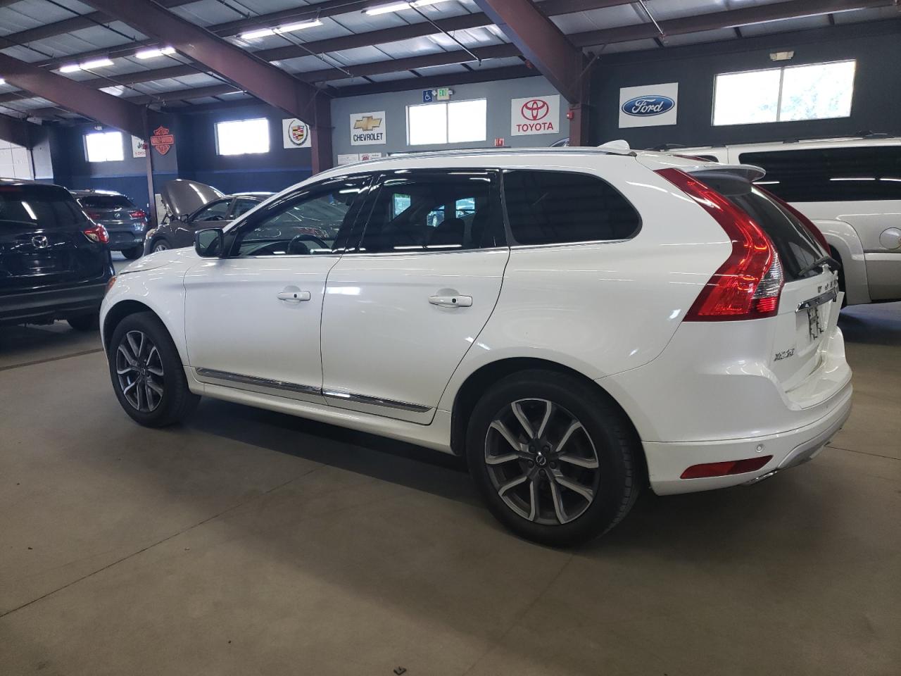 YV449MRR9H2097485 2017 VOLVO XC60 - Image 2