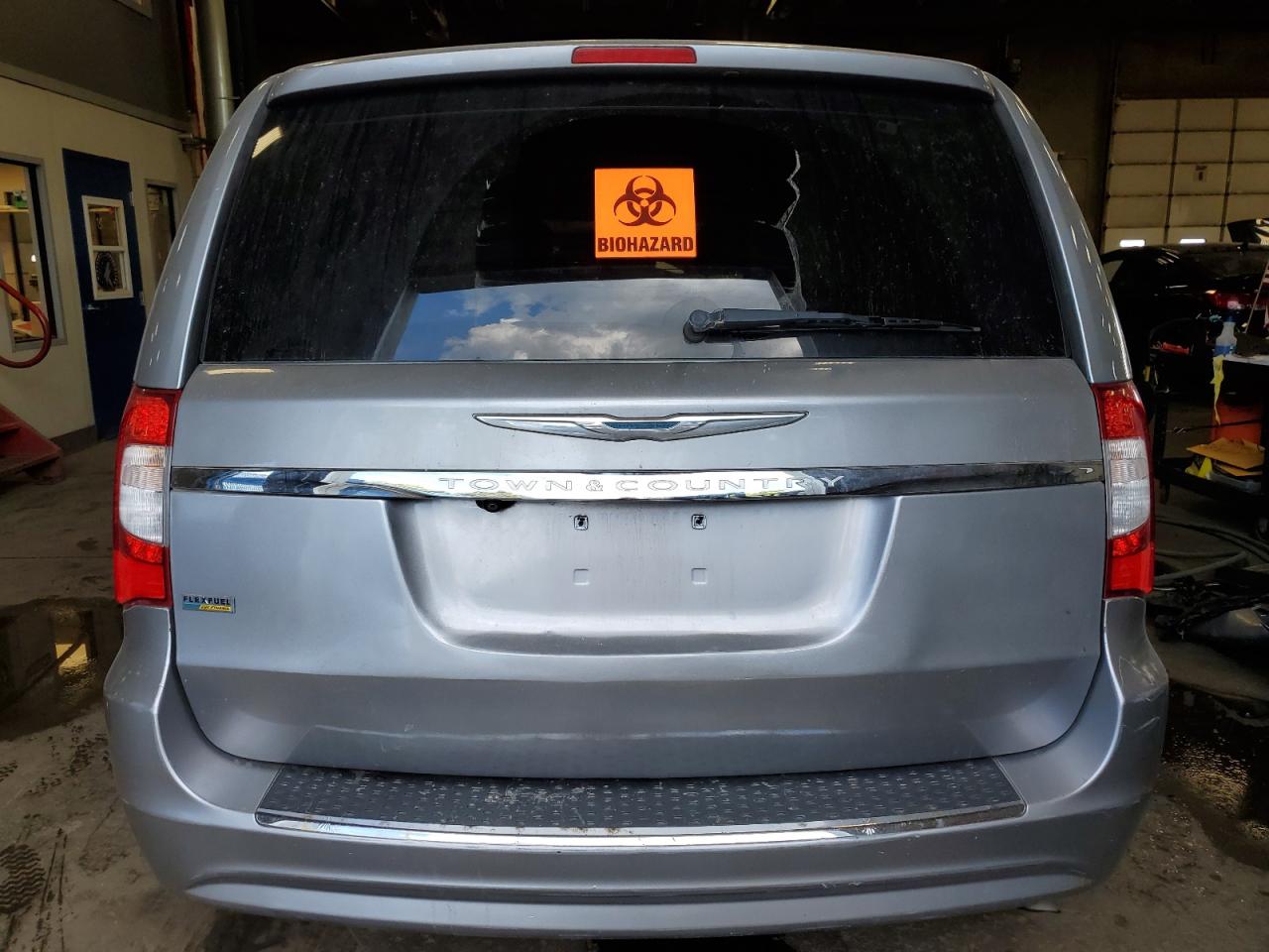 2015 Chrysler Town & Country - Image 6