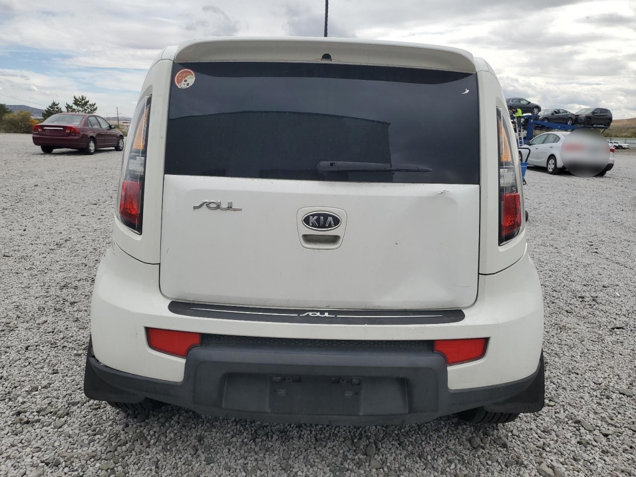 KNDJT2A22B7281381 2011 Kia Soul +