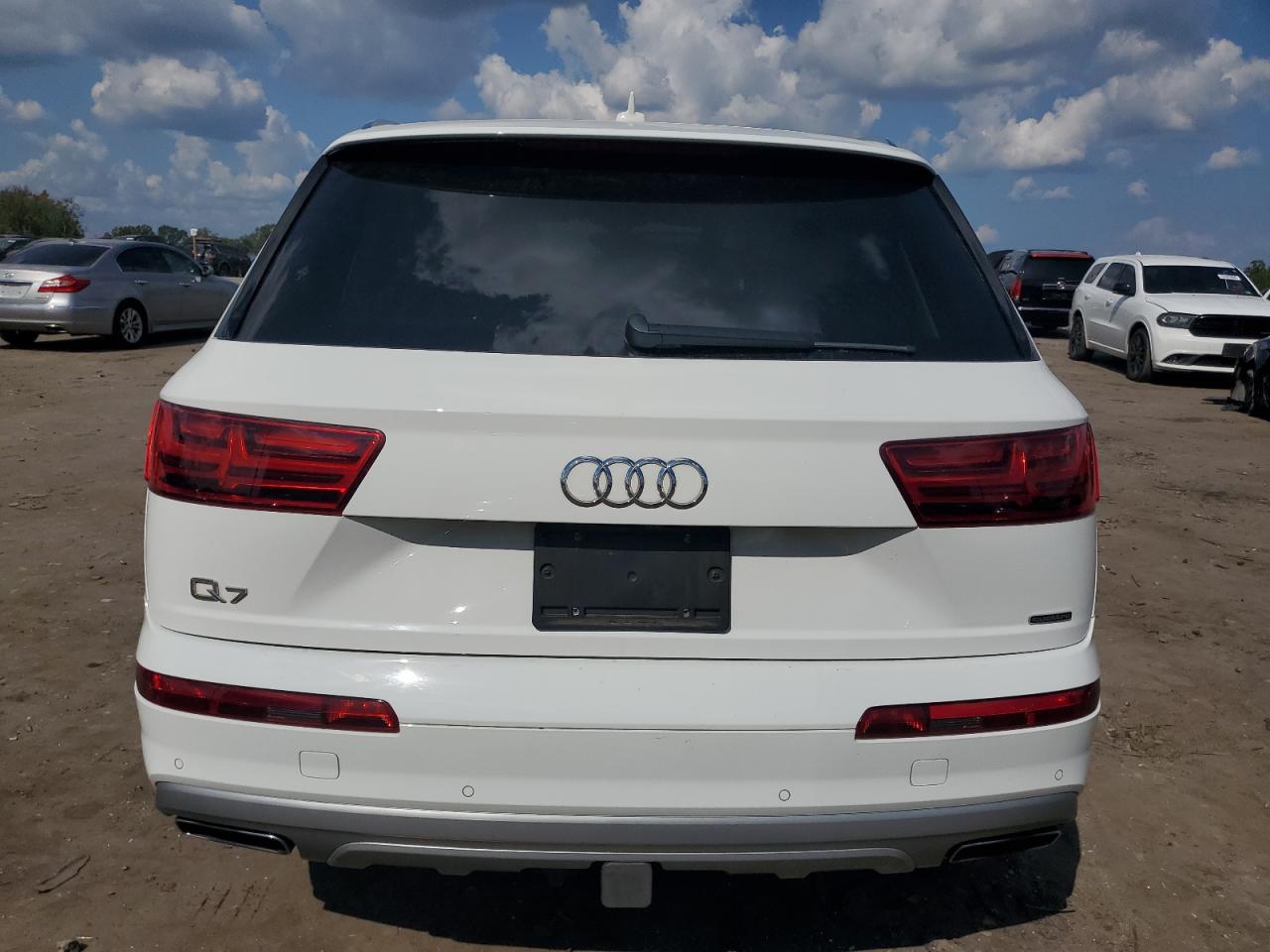 WA1LHAF70KD039693 2019 Audi Q7 Premium Plus