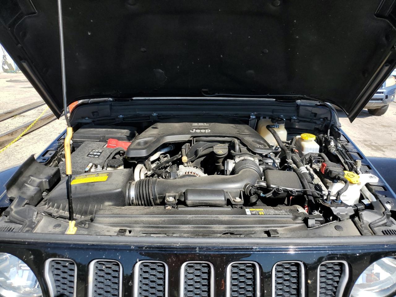 1C4HJXEG2JW291114 2018 Jeep Wrangler Unlimited Sahara