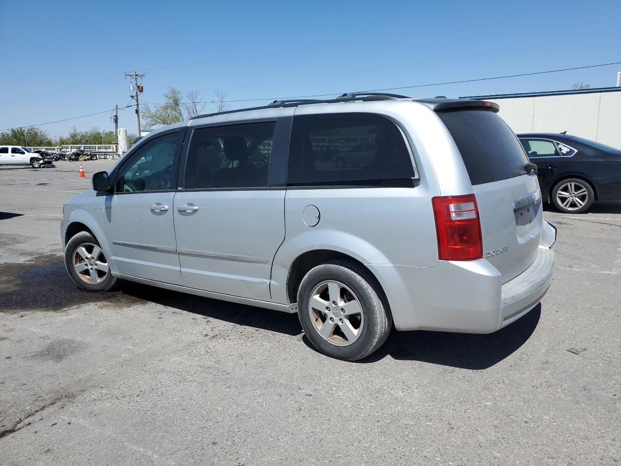 2010 Dodge Caravan - Image 2