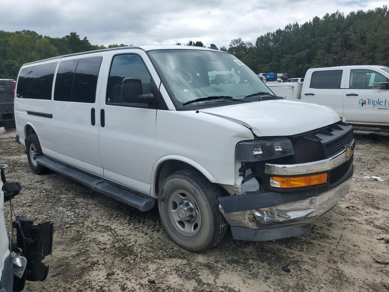 VIN 1GAZGPF7XN1195468 2022 CHEVROLET EXPRESS no.4