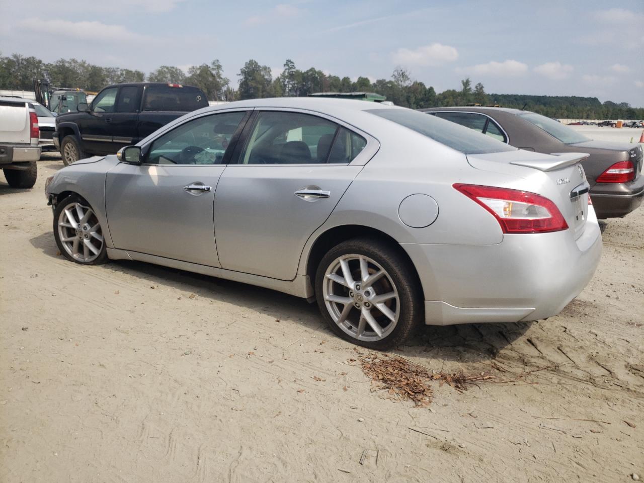 2009 Nissan Maxima - Image 2