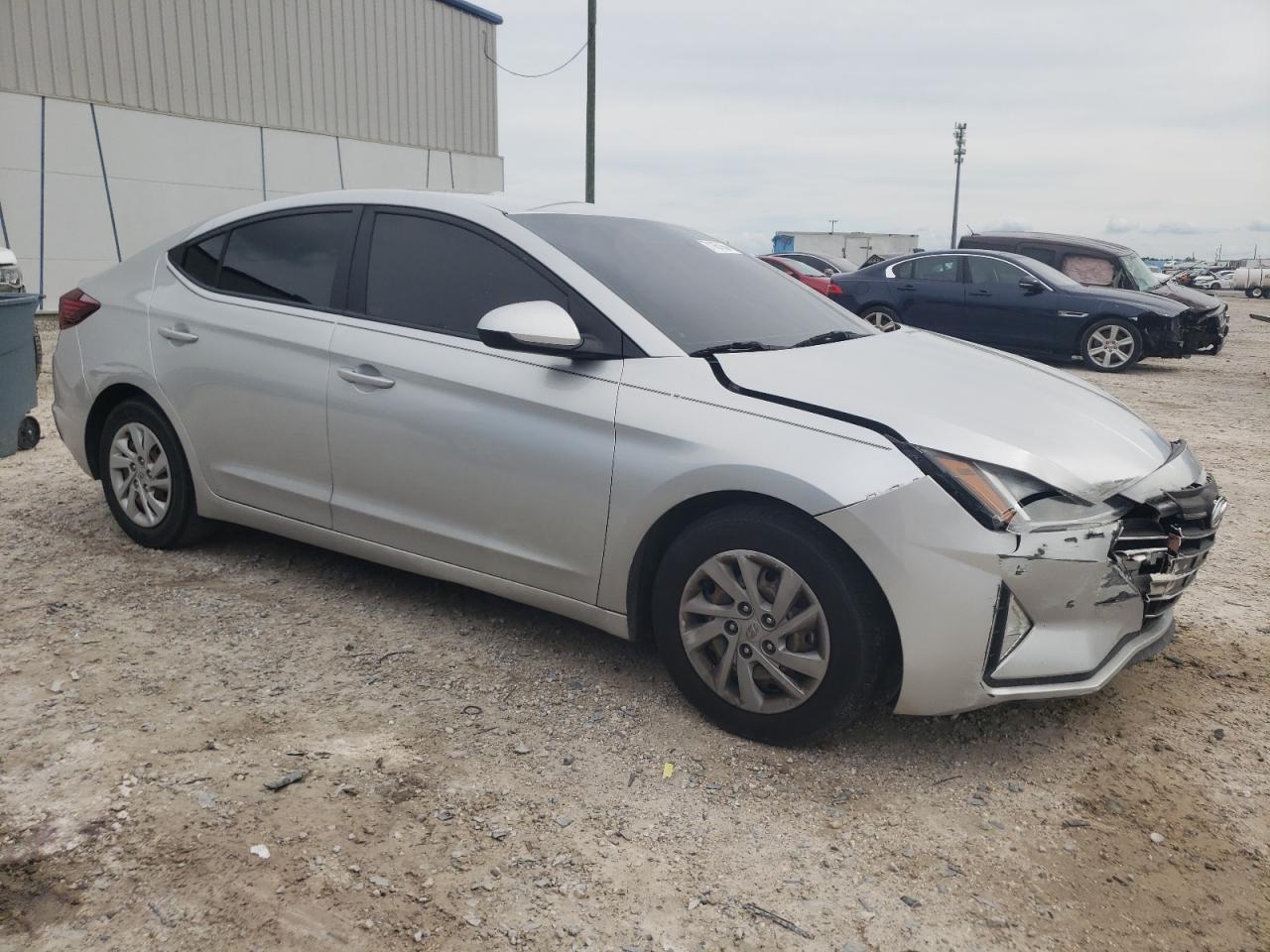 2019 Hyundai Elantra - Image 4
