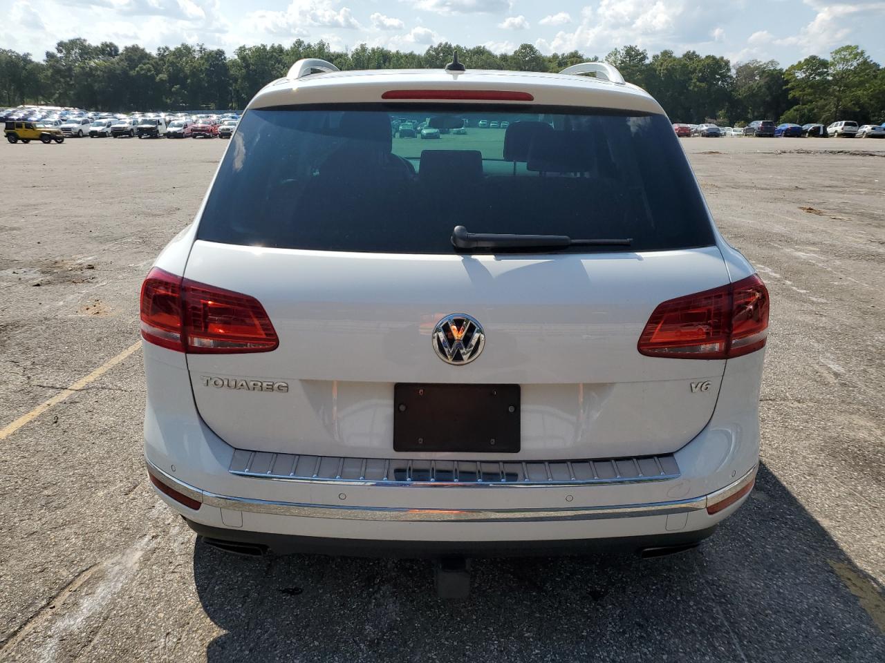 WVGGF7BP9HD006735 2017 Volkswagen Touareg Executive