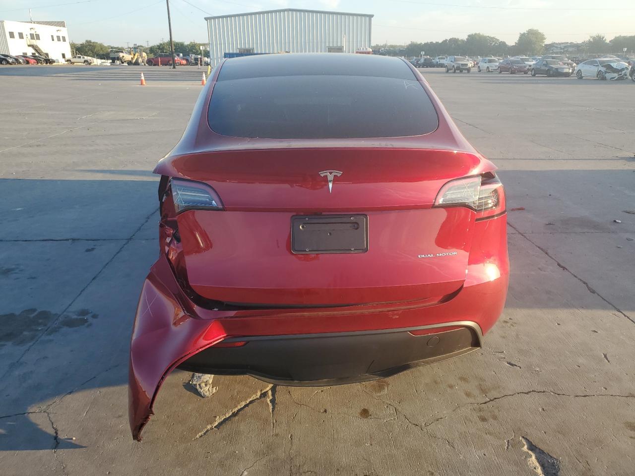 2024 Tesla Model Y VIN: 7SAYGDEE5RA275890 Lot: 71856714