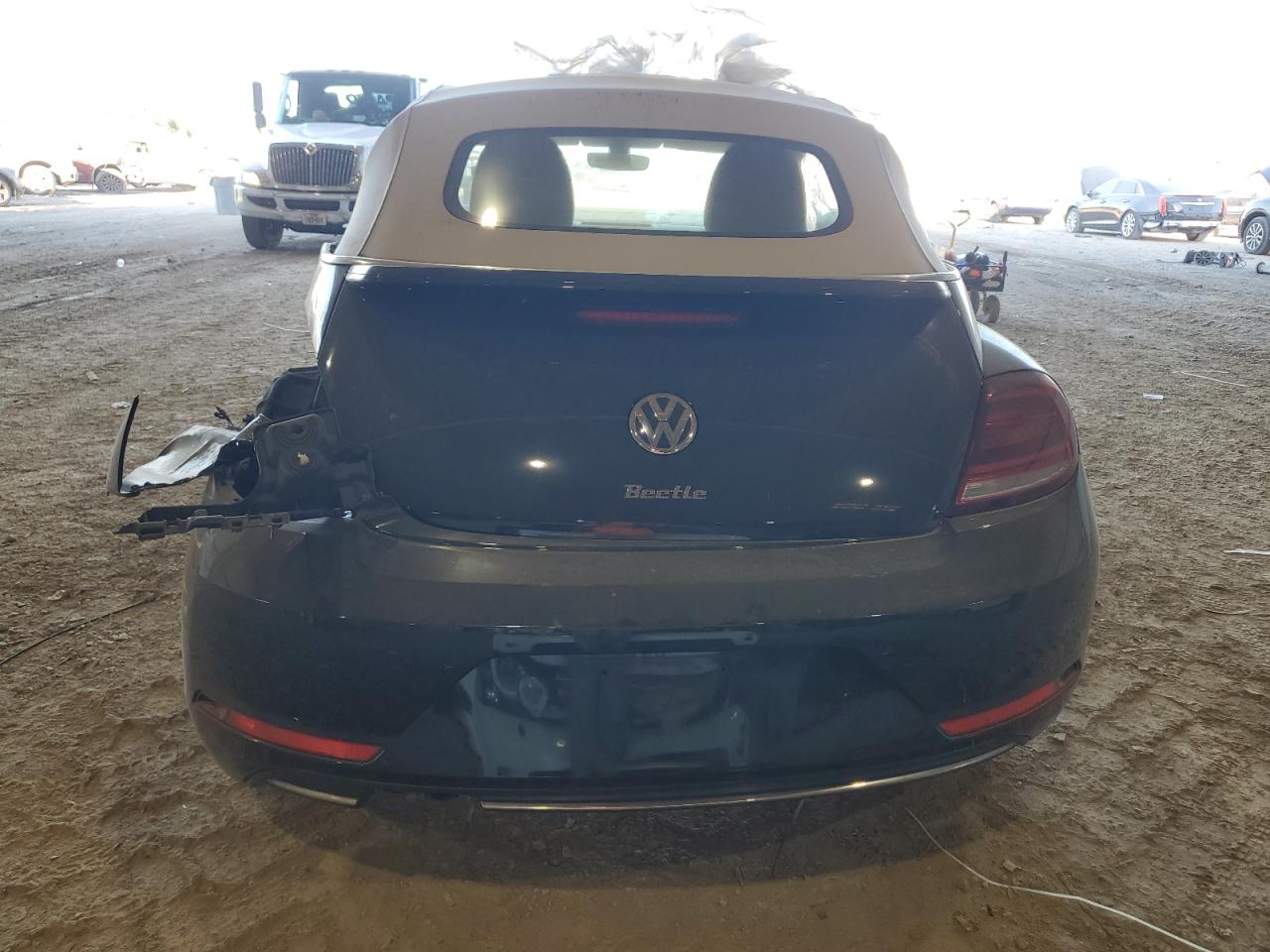 2019 Volkswagen Beetle S VIN: 3VW5DAAT2KM511571 Lot: 73165764