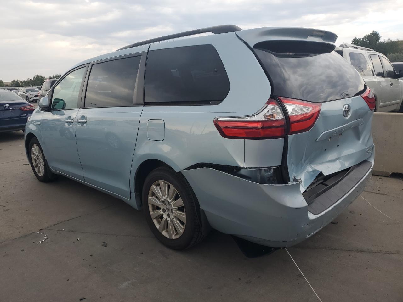 5TDDK3DC8GS140368 2016 TOYOTA SIENNA - Image 2