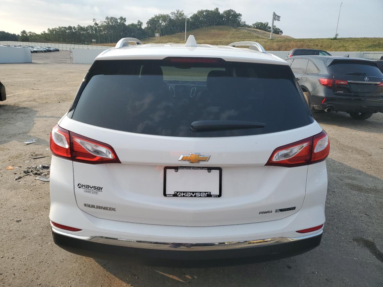 2GNAXVEV5J6276899 2018 Chevrolet Equinox Premier