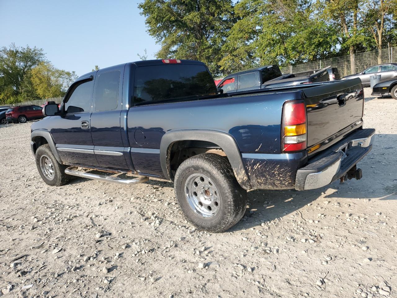 2005 GMC Sierra - Image 2