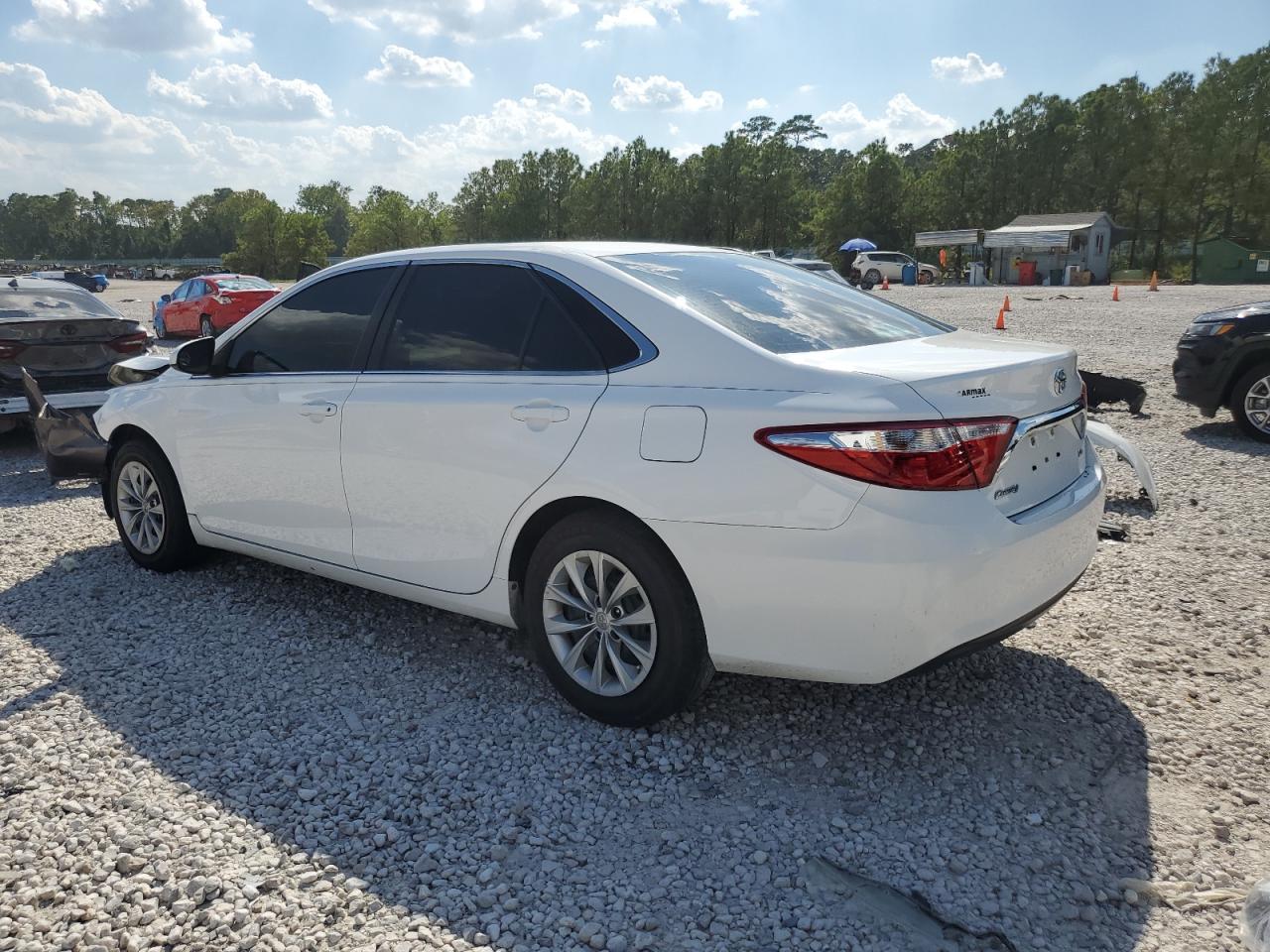 4T1BF1FK7GU203519 2016 TOYOTA CAMRY - Image 2