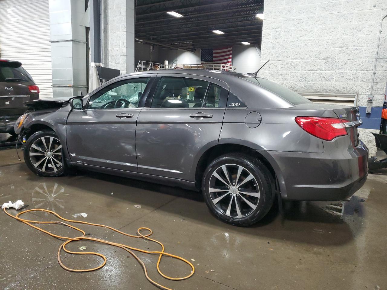 2014 Chrysler 200 - Image 2