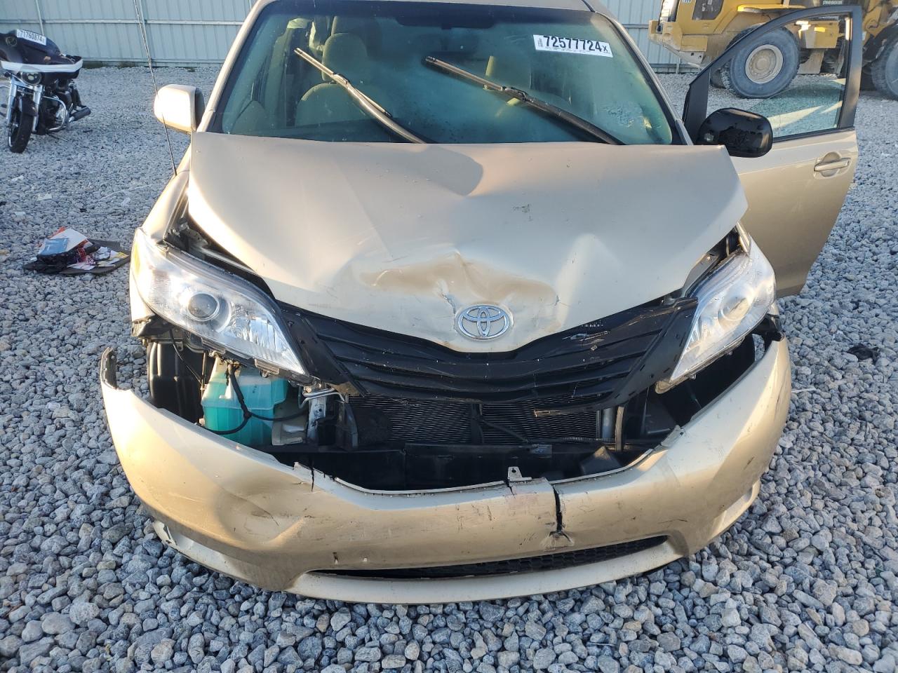 2012 Toyota Sienna - Image 13