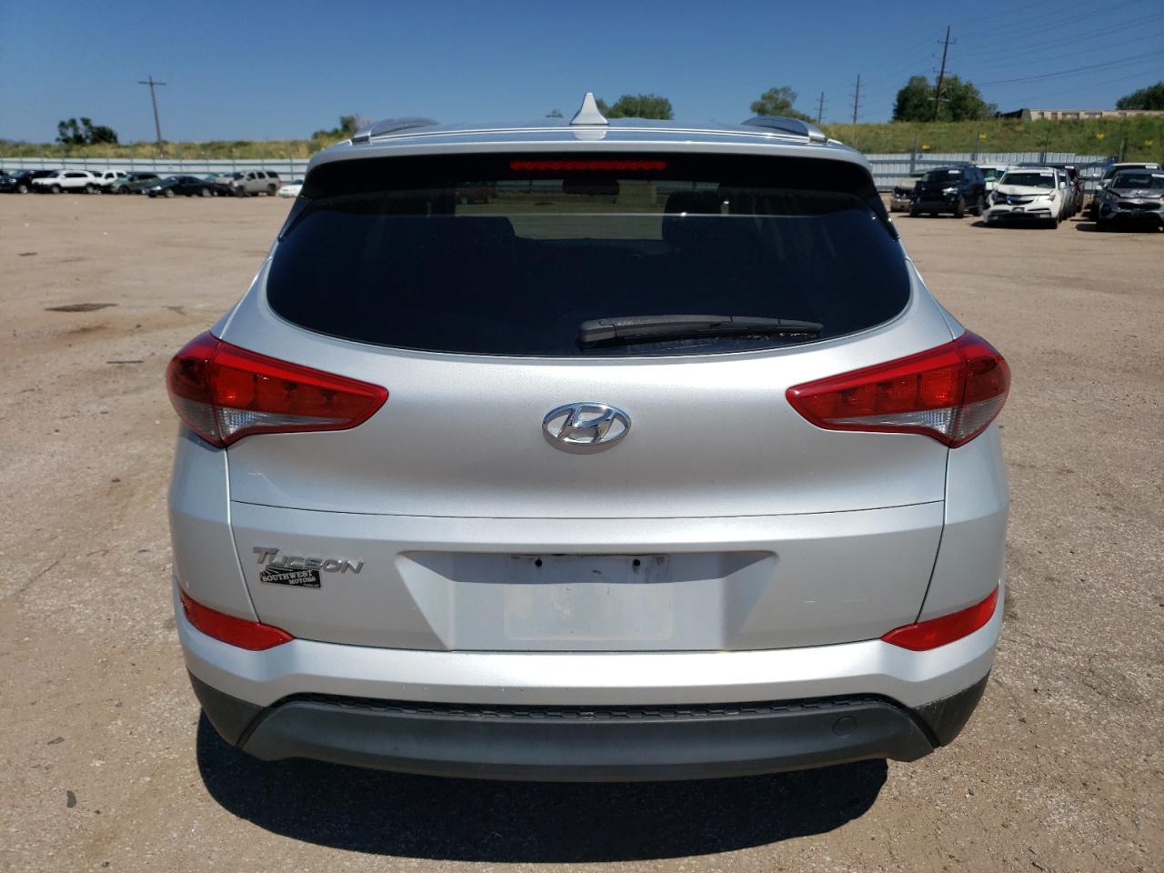 KM8J33A40JU660074 2018 Hyundai Tucson Sel