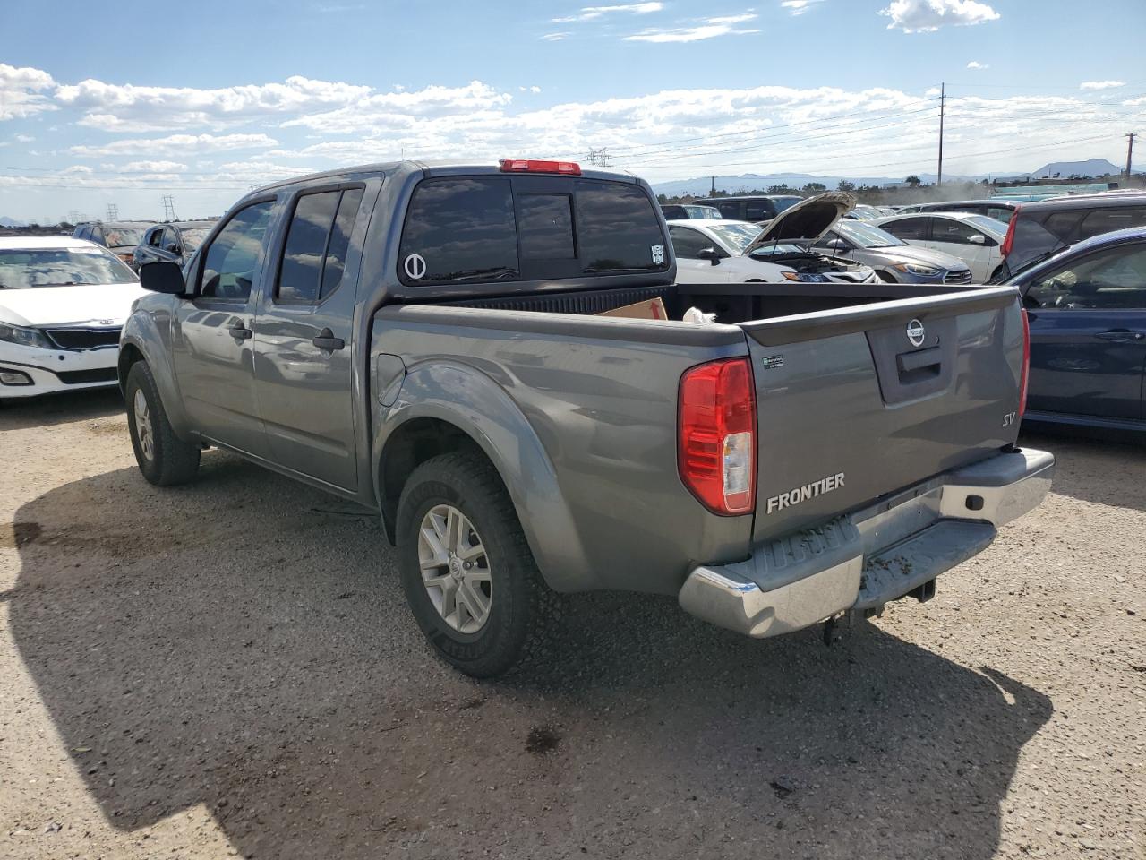 1N6AD0ERXJN764374 2018 NISSAN NAVARA - Image 2