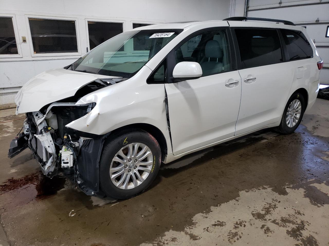 5TDYZ3DC8HS834444 2017 TOYOTA SIENNA - Image 1