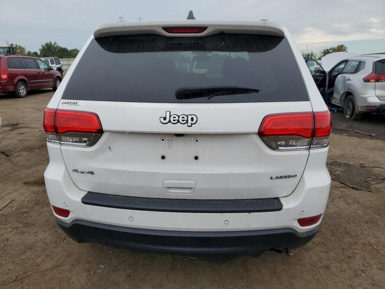 1C4RJFAG4KC635128 2019 Jeep Grand Cherokee Laredo