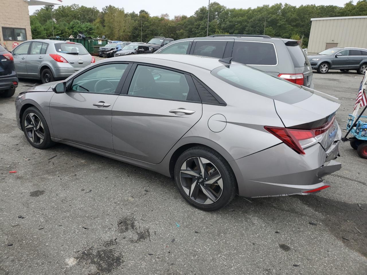2023 Hyundai Elantra - Image 2