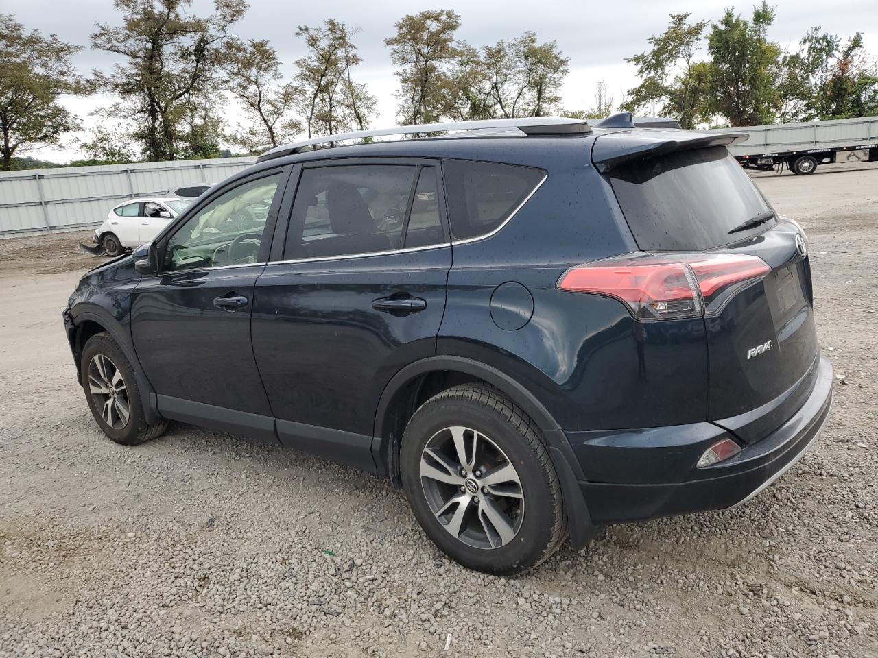 JTMRFREV8JJ238124 2018 TOYOTA RAV 4 - Image 2