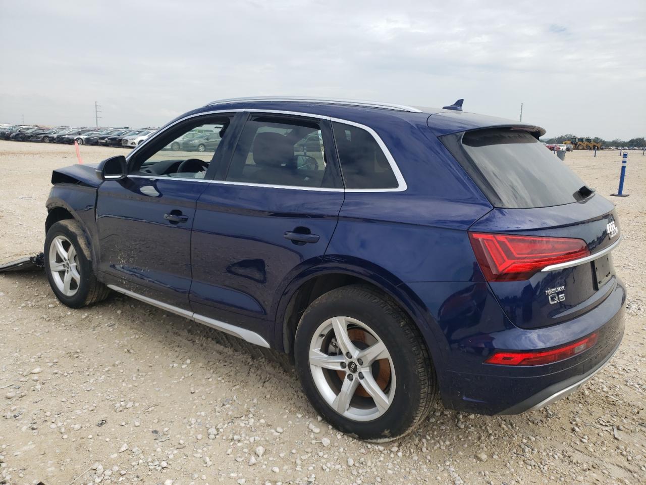 WA1AAAFY7M2053318 2021 AUDI Q5 - Image 2