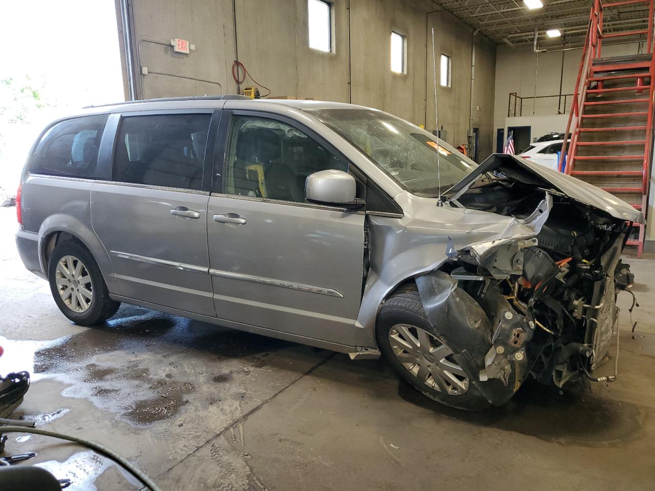 2015 Chrysler Town & Country - Image 4