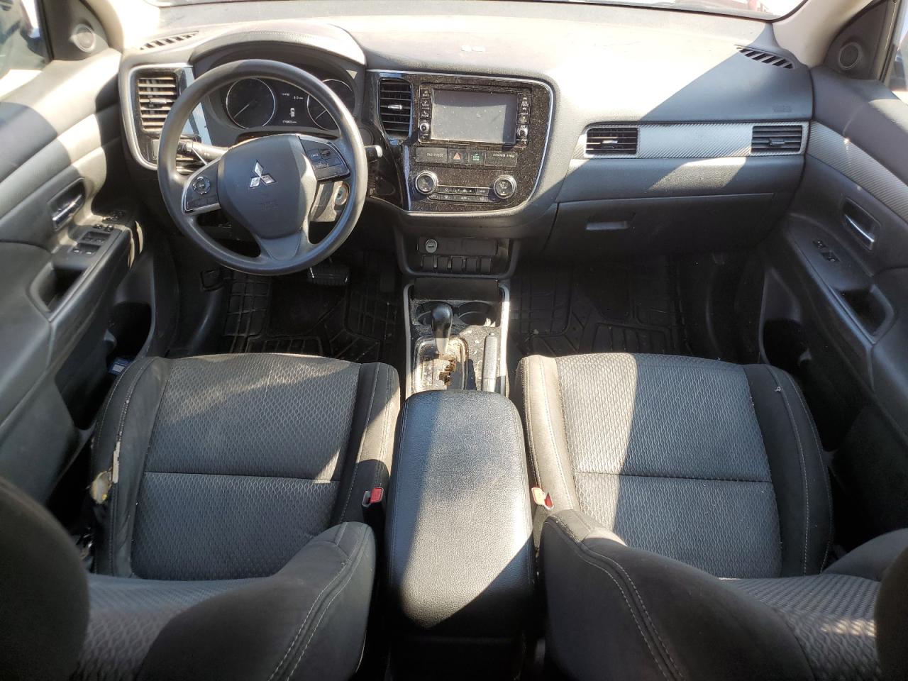 JA4AD2A39JZ003287 2018 Mitsubishi Outlander Es