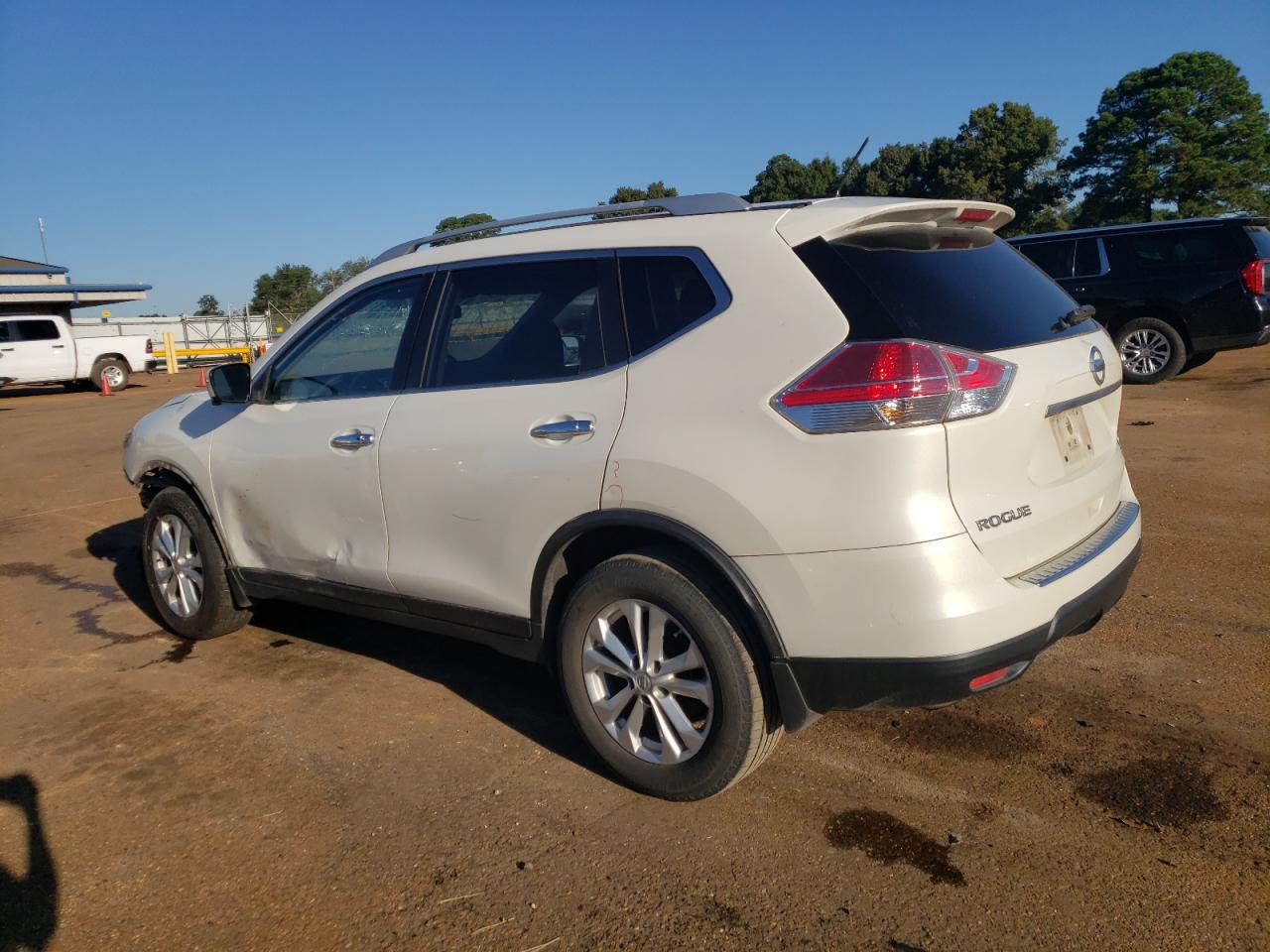 JN8AT2MT6GW011950 2016 NISSAN ROGUE - Image 2