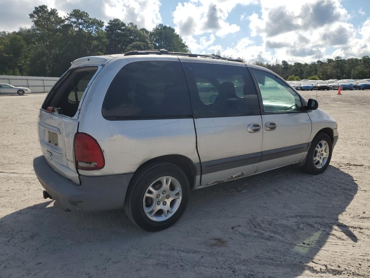 2B4GP45G0YR525310 2000 Dodge Caravan Se