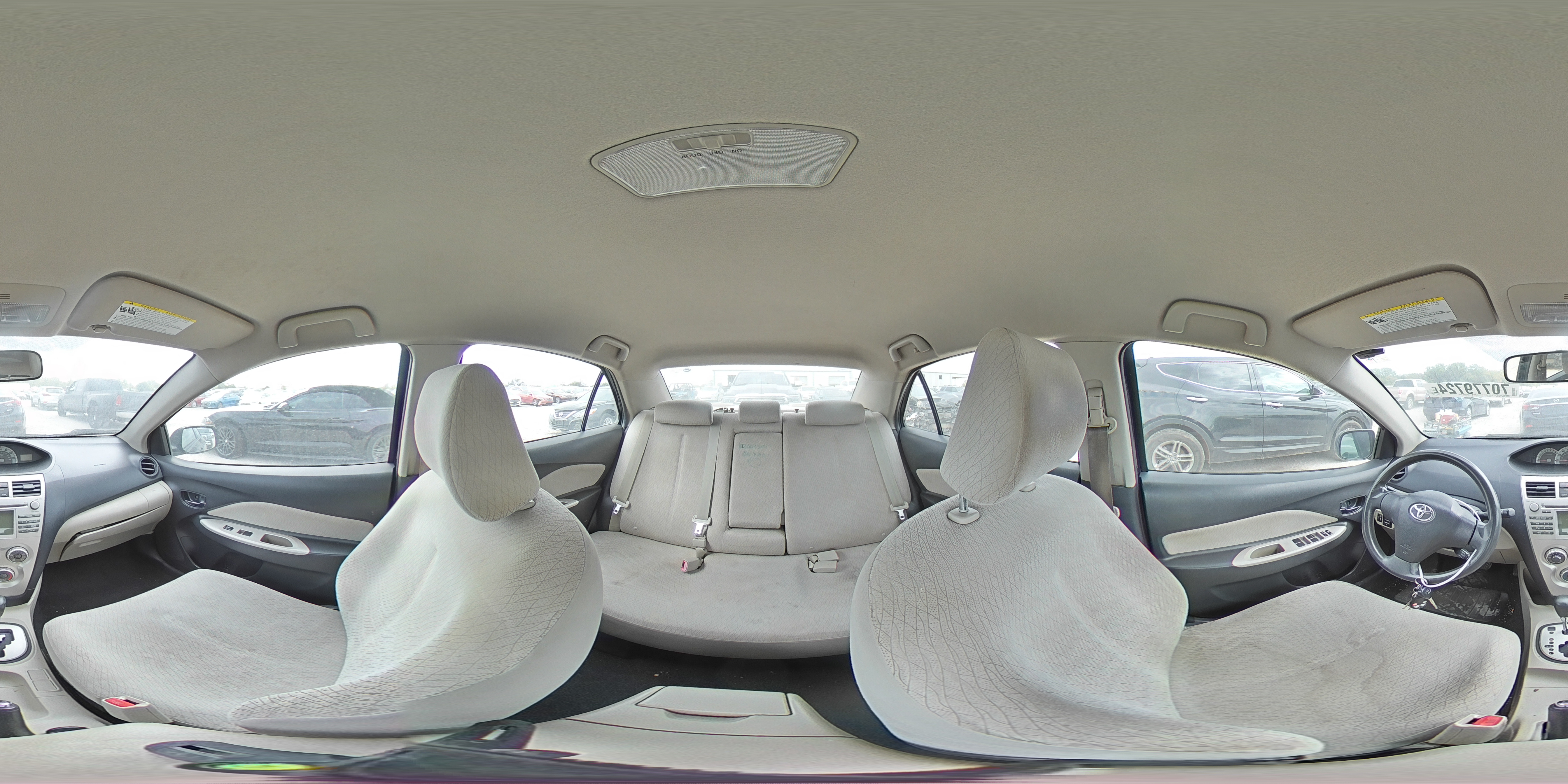 2008 Toyota Yaris - Image 13