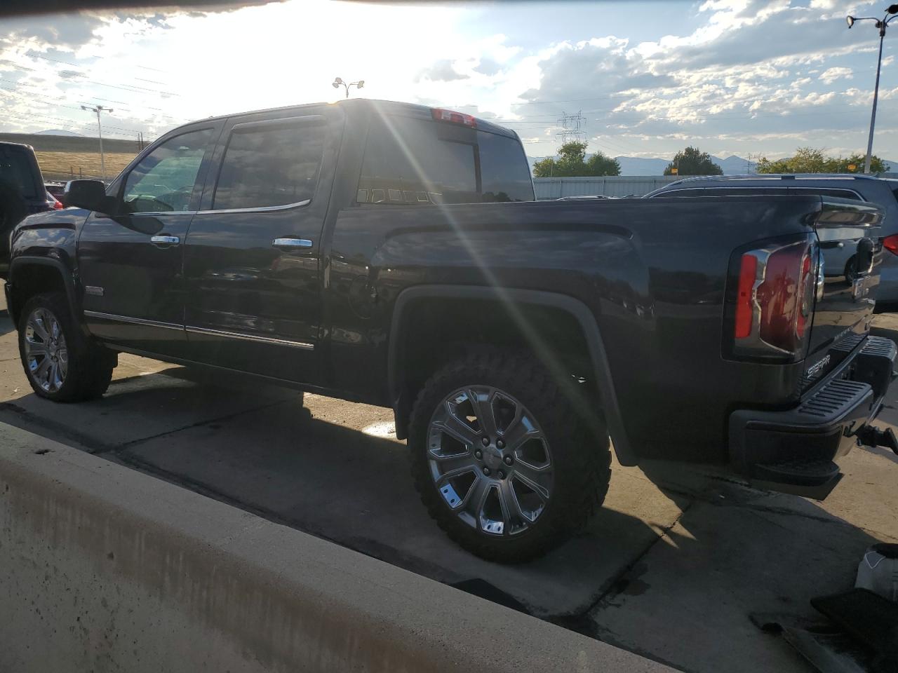 2016 GMC Sierra - Image 2