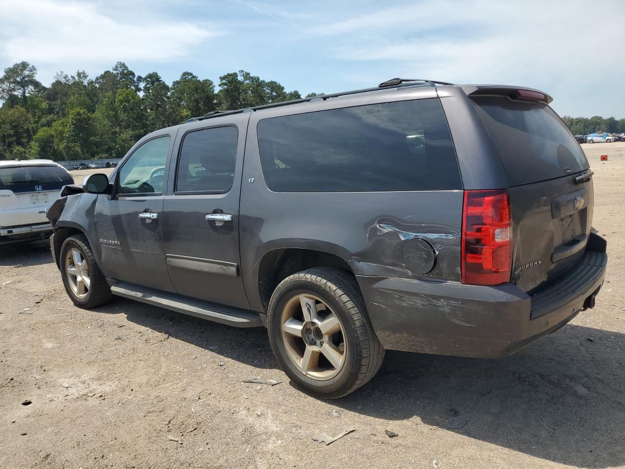 2010 Chevrolet Suburban - Image 2