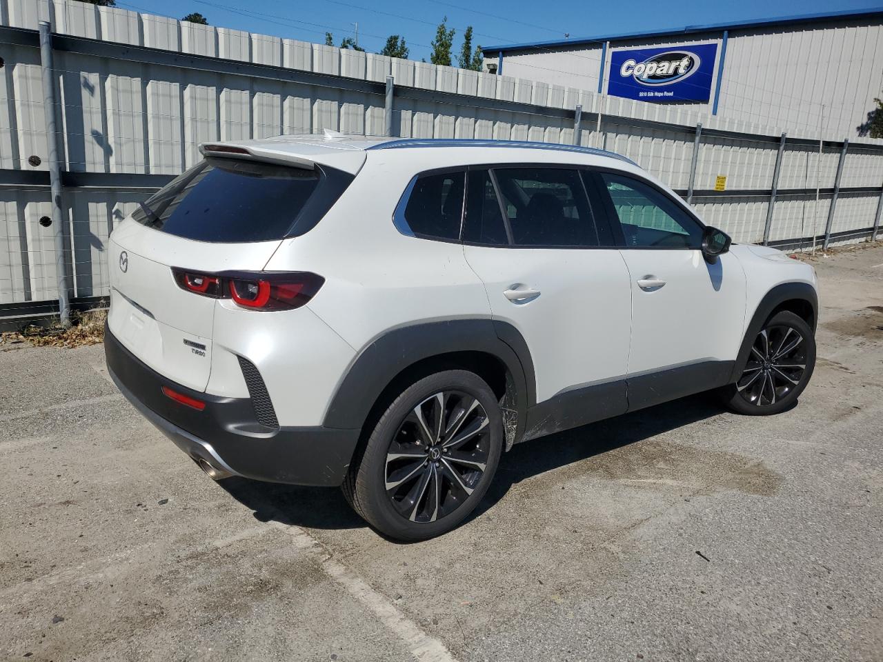 2024 Mazda CX-50 - Image 3